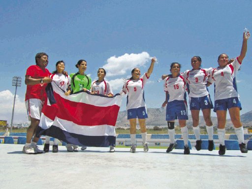  ¡47 medallas y la cosecha sigue!. El equipo de fútbol 5 femenino derrotó ayer a Inglaterra y se proclamó campeón. Marcelino Rivera.
