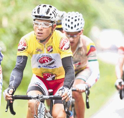  A gastar los pedales. El ciclista Juan Carlos Rojas no quiere sorpresas y buscará proclamarse campeón en la categoría de ruta. Archivo.
