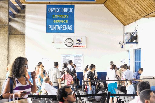  Buses pueden viajar por vía a Caldera. Los viajes directos en autobuses por la carretera a Caldera fueron aprobados el 29 de abril. Rafael Pacheco.