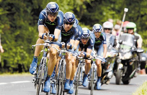 Hinchazón no detuvo a Andrey Amador. Los nueve ciclistas del Movistar llegaron juntos a la meta.Movistar Team.