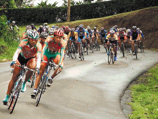 Juan Mata pedaleó más fuerte. San Carlos se llenó de emoción con los pedalazos de cientos de corredores.Archivo