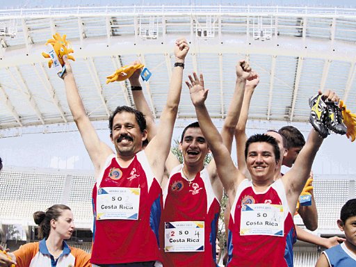 Atletas ticos son verdaderos gladiadores de lujo. El relevo de 4 x 400 masculino en atletismo, de Costa Rica, fue el más rápido en las justas mundiales. Las competencias llegaron ayer a su fin.Olimpiadas Especiales.