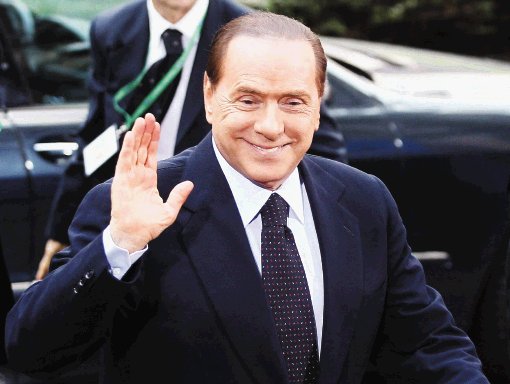 Médico “canta” a Berlusconi. Silvio Berlusconi.