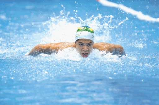  Felipe nadó contra sus males. Felipe Jiménez ganó ayer el oro en los 50 metros dorso e impuso récord. J. Rivera.