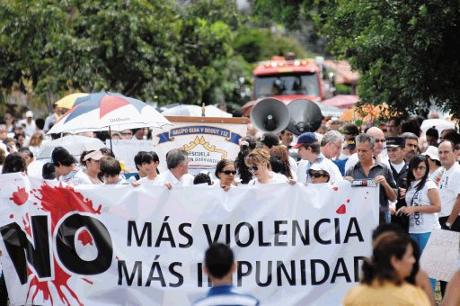  Pueblo  marcha  en pro de la paz  San Joaqu&#x00ED;n protesta contra la violencia