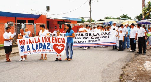 Con marchas vecinos exigen sus derechos. Cariari lleva cuatro muertos en los últimos 15 días. Este domingo el pueblo marchó. Réiner Montero.