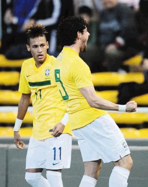  Pato y Neymar despertaron  Brasil asusta y recobra cartel de favorito