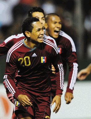 “Vinotinto” quiere hacer historia. Grenddy Perozo, 25 años. El defensa del Boyacá Chicó de Colombia, es titular indiscutible en el equipo del entrenador César Farías.