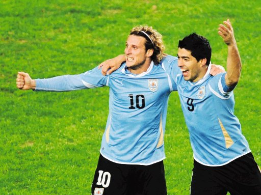  &#x201C;Pistolero&#x201D; muy  letal  Uruguay espera hoy a su rival para la final
