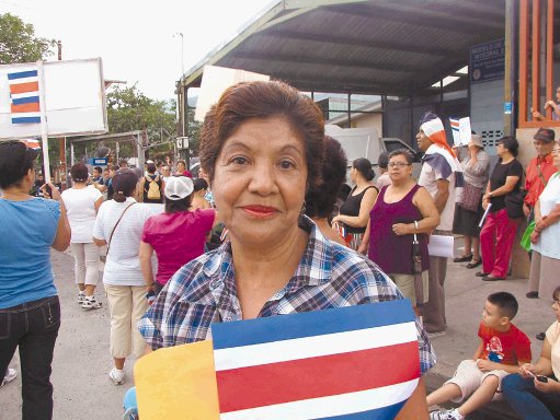 Vecinos de Paso Ancho marchan por sus Ebais Molestos por traslado de centros