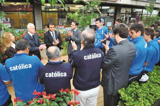  Una herida abierta “U” Católica y familiares de exjugador chileno visitaron sitio de la tragedia