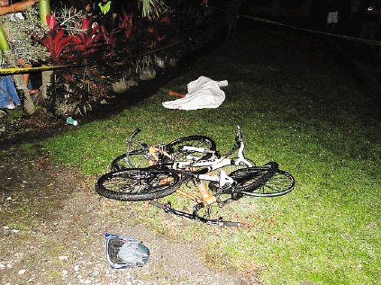  Mata a ciclista y se da a la fuga en Paso Canoas. La mountain bike en la que se desplazaba Martínez, quedó a escasos metros de su cuerpo tras el golpe. Freddy Parrales.