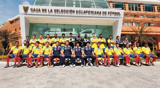 Ecuador con todo. El equipo ecuatoriano, rival de Costa Rica, arribará hoy a la ciudad de Manizales.EFE.
