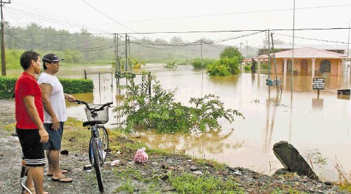  Lluvias  afectan Quepos y  zona sur  El mi&#x00E9;rcoles hubo inundaciones y deslizamientos