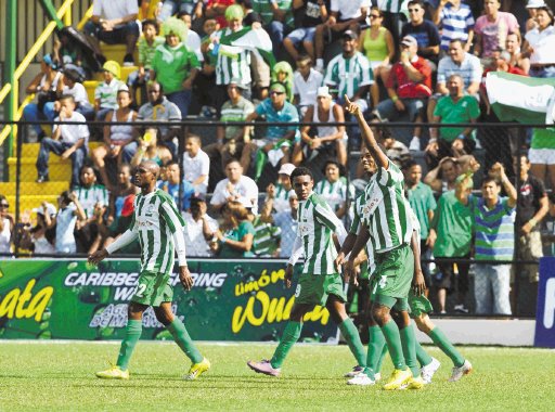  Con los bolsillos vacíos. En Limón están muy contentos con el inicio del torneo.Archivo.