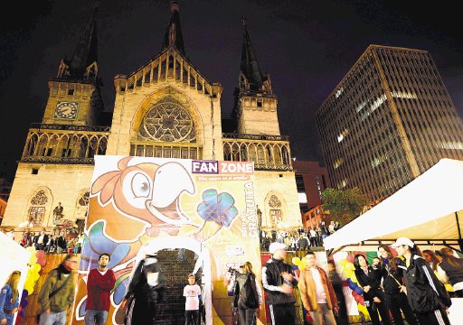  Manizales está libre de “narcos”. “El fan zone” está a un costado de la catedral.H. Arley