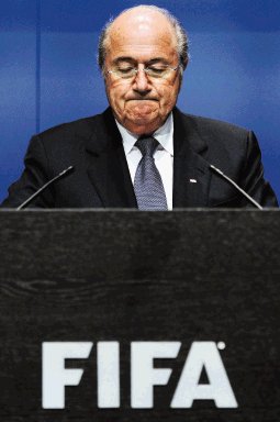  Blatter acepta que la FIFA tiembla. “Pensé que estábamos en un mundo de juego limpio y respeto. Pero ya no es así”, dijo.AFP