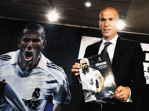 Libro de Zidane. El astro en el acto.AFP.