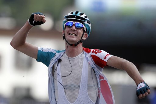 Van den Broeck gana la primera etapa de su carrera en el Dauphiné. El ciclista belga de 28 años Se despegó cuando faltaban 7 kilómetros, persiguiendo al bielorruso Konstantsin Siutsu. AFP.