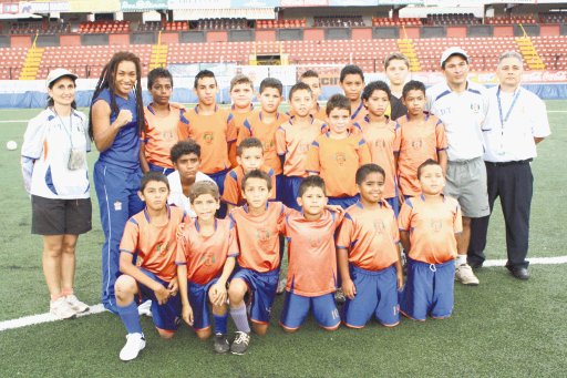 El mejenguero. La escuela Enrique Pinto venció 2-1 a la institución Manuel Francisco Carrillo, en el marco de La Gollo Copa 2011.Gollo Copa