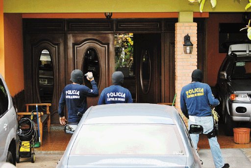  Desarticulan banda que enviaba cocaína a EE. UU.. Esta vivienda en Miramar, Montes de Oro, fue allanada por agentes de la PCD. Andrés Garita.