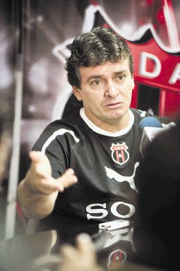 “Gabas es un líder del club”. Le preocupa la posible salida de Gabas.Alexander Otárola.