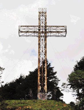  La Cruz de Alajuelita  agoniza lentamente  Camino en mal estado y vandalismo