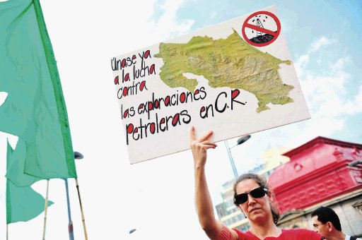 Protesta ambiental. Las pancartas predominaron ayer. J. Barquero.