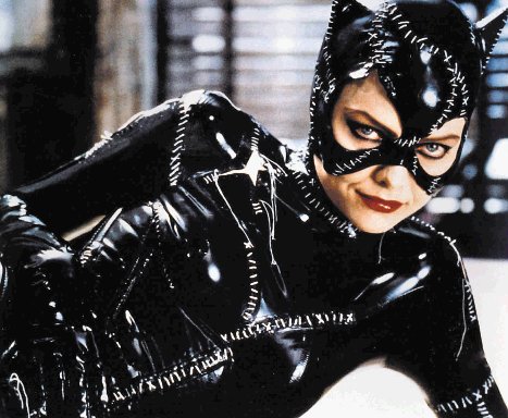 Gatúbela sacó las uñas. Michelle Pfeiffer hizo de la villana sexy en “Batman Returns” de 1992. 