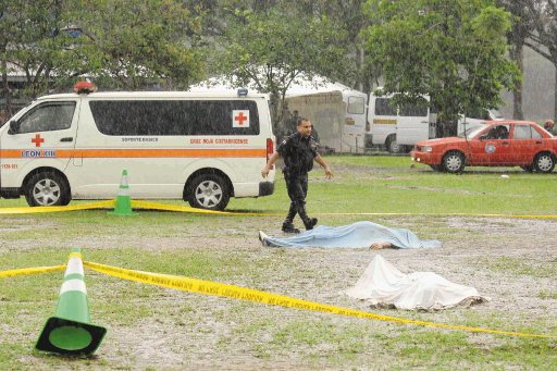  Rayos  matan a tres personas  En La Sabana, San Jos&#x00E9; y en Guanacaste