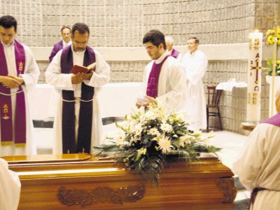 El funeral. Cortes&#x00ED;a.