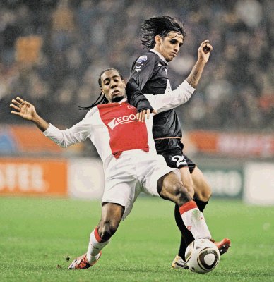 En febrero del 2010, el Twente cay&#x00F3; 3-0 ante el Ajax. Archivo