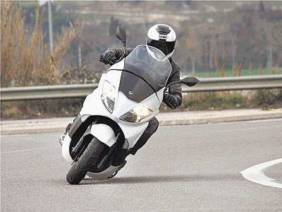 Si tiene una moto, es especialmente importante que cuente con un buen seguro que le cubra ante cualquier eventualidad que pueda ocurrirle.