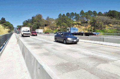 Puente sobre el R&#x00ED;o Virilla.