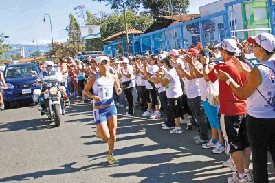 La ganadora M&#x00F3;nica Vargas tuvo un buen rendimiento, con promedio de cuatro minutos por kil&#x00F3;metro. Meylin Aguilera.