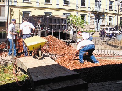 Contribuya y ayude en campa&#x00F1;a de limpieza. Cortes&#x00ED;a.