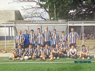 Dep. La Coru&#x00F1;a de Escaz&#x00FA;, Sub11, Sub13, tercera y veteranos juega en el estadio Nicol&#x00E1;s Mas&#x00ED;s. Tel: 8622-2630, con Alberto.