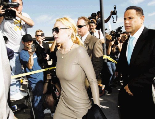 Lindsay Lohan ayer lleg&#x00F3; a la corte, c&#x00F3;mo ha cambiado. Reuters.