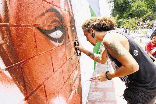 Los muros del paseo Los Damas se pintaron. Meylin Aguilera.