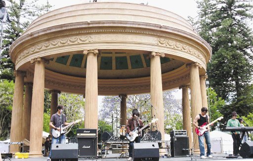 El rock hizo de las suyas en el Parque Moraz&#x00E1;n. Meylin Aguilera.