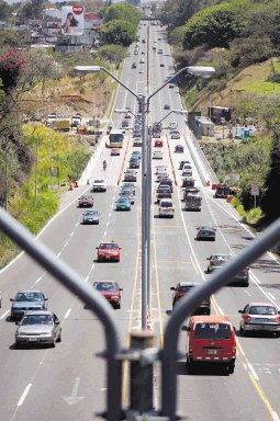 El paso se mantendr&#x00E1; cerrado hoy y el pr&#x00F3;ximo fin de semana. Archivo.