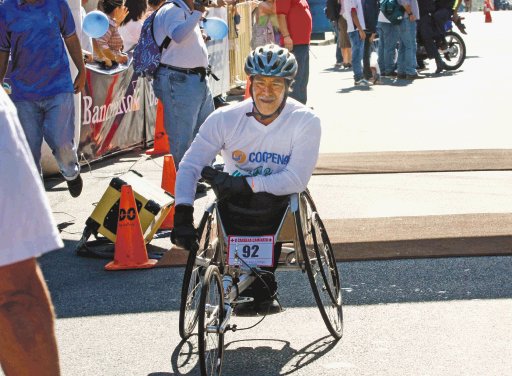 Manuel Rodr&#x00ED;guez Camacho demostr&#x00F3; mucho coraje y fue el vencedor en la categor&#x00ED;a de silla de ruedas. Meylin Aguilera