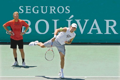 Nicol&#x00E1;s Mass&#x00FA; entren&#x00F3; ayer en el Country Club. Seguros Bol&#x00ED;var