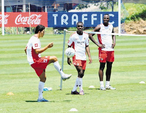   Los porteros Donny Grant y Leonel Moreira volvieron a ser llamados por el argentino Ricardo La Volpe, ambos tendr&#x00ED;an que luchar la titularidad con Keylor Navas.