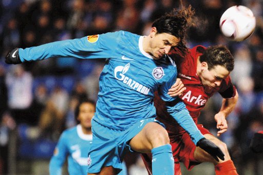 Twente perdi&#x00F3; ayer 2-0. Pero en la ida hab&#x00ED;a ganado 3-0 y clasific&#x00F3; a cuartos. AFP.