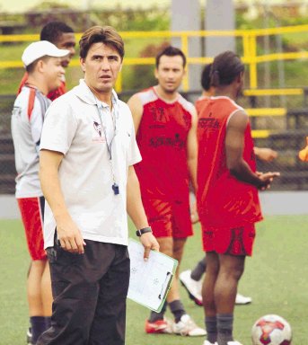 Izaguirre fue asistente t&#x00E9;cnico &#x201C;Canela&#x201D;, en este torneo. 