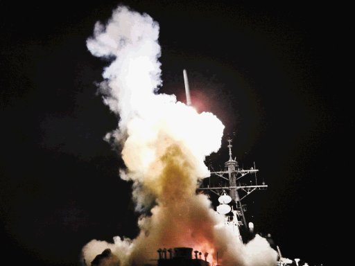 En el Mediterr&#x00E1;neo, cerca de Libia, hay dos destructores de EE. UU., el Stout y el Barry. Este &#x00FA;ltimo lanz&#x00F3; misiles Tomahawk. AP