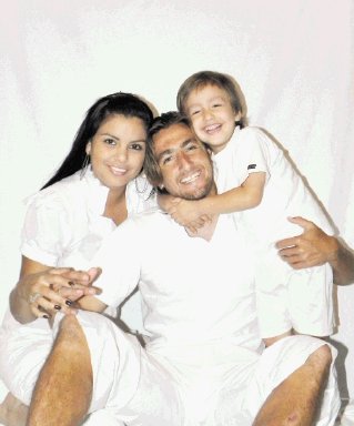 Paolo pas&#x00F3; con su esposa Gisella Obando y su hijo Mariano de 4 a&#x00F1;os. Cortes&#x00ED;a.