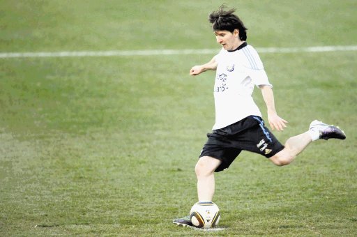 Messi pasar&#x00E1; m&#x00E1;s de 27 horas volando. Archivo