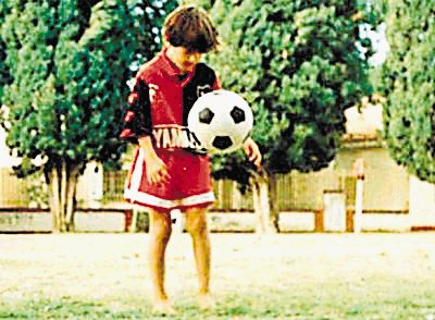   De ni&#x00F1;o Messi mostr&#x00F3; las grandes condiciones que ten&#x00ED;a para jugar al f&#x00FA;tbol, primero en su natal Rosario.